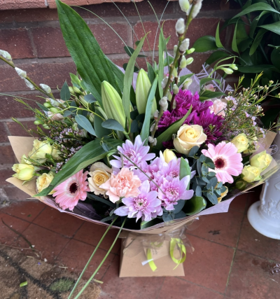 Pastel Romance - A Beautiful Pastel pink and cream bouquet presented in water 

Flowers may vary